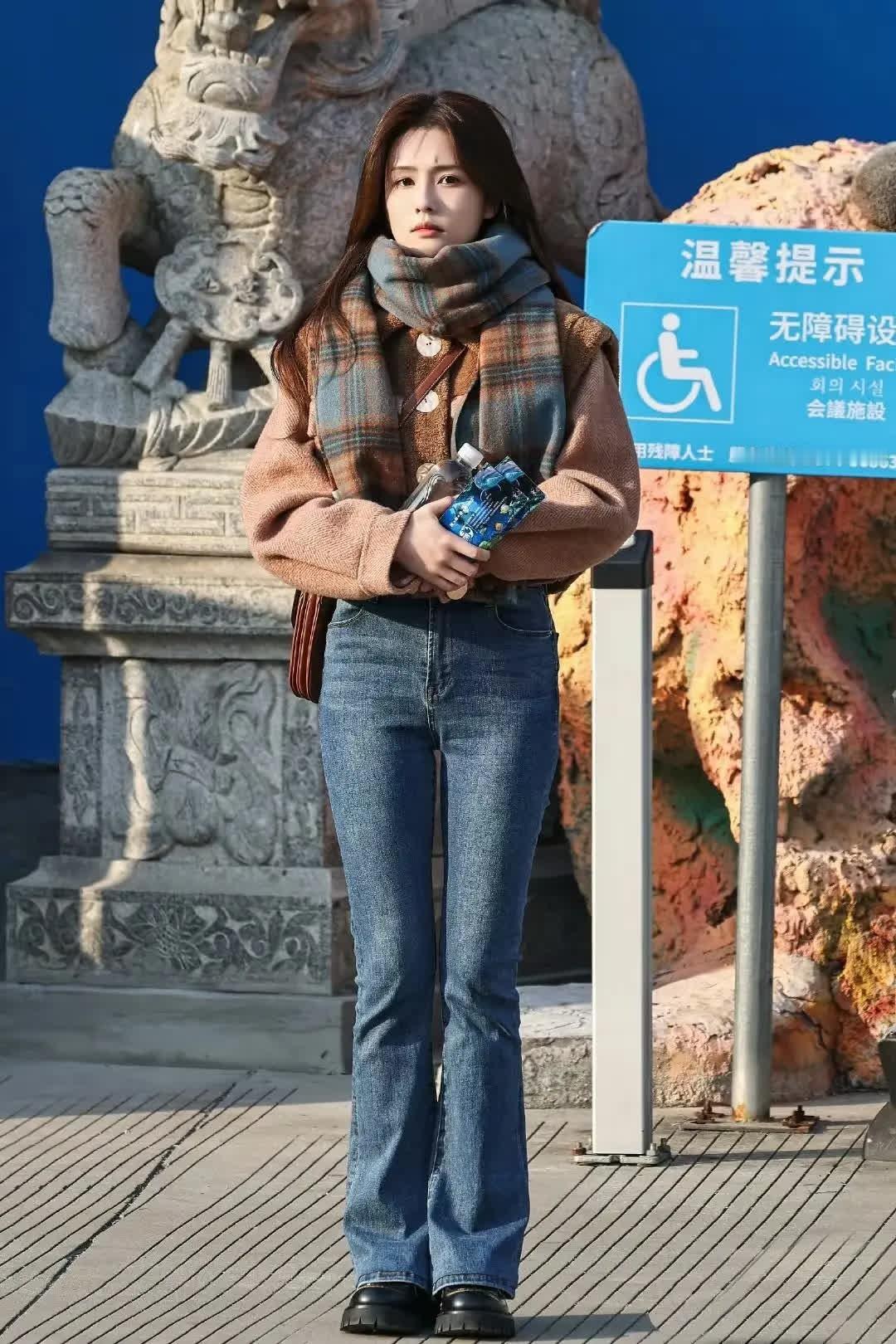 白鹿时尚秋季穿搭。简单穿搭  温柔松弛感怎会不爱🥹 （图片来于网络 如侵权即删