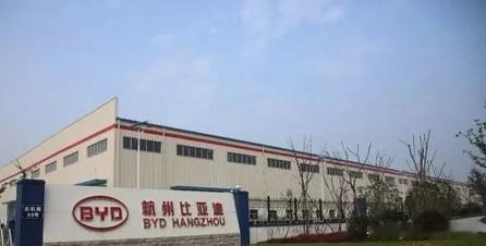 比亚迪一定是“预判”失误，导致6月份严重后果。
2026年6月，比亚迪新能源汽车