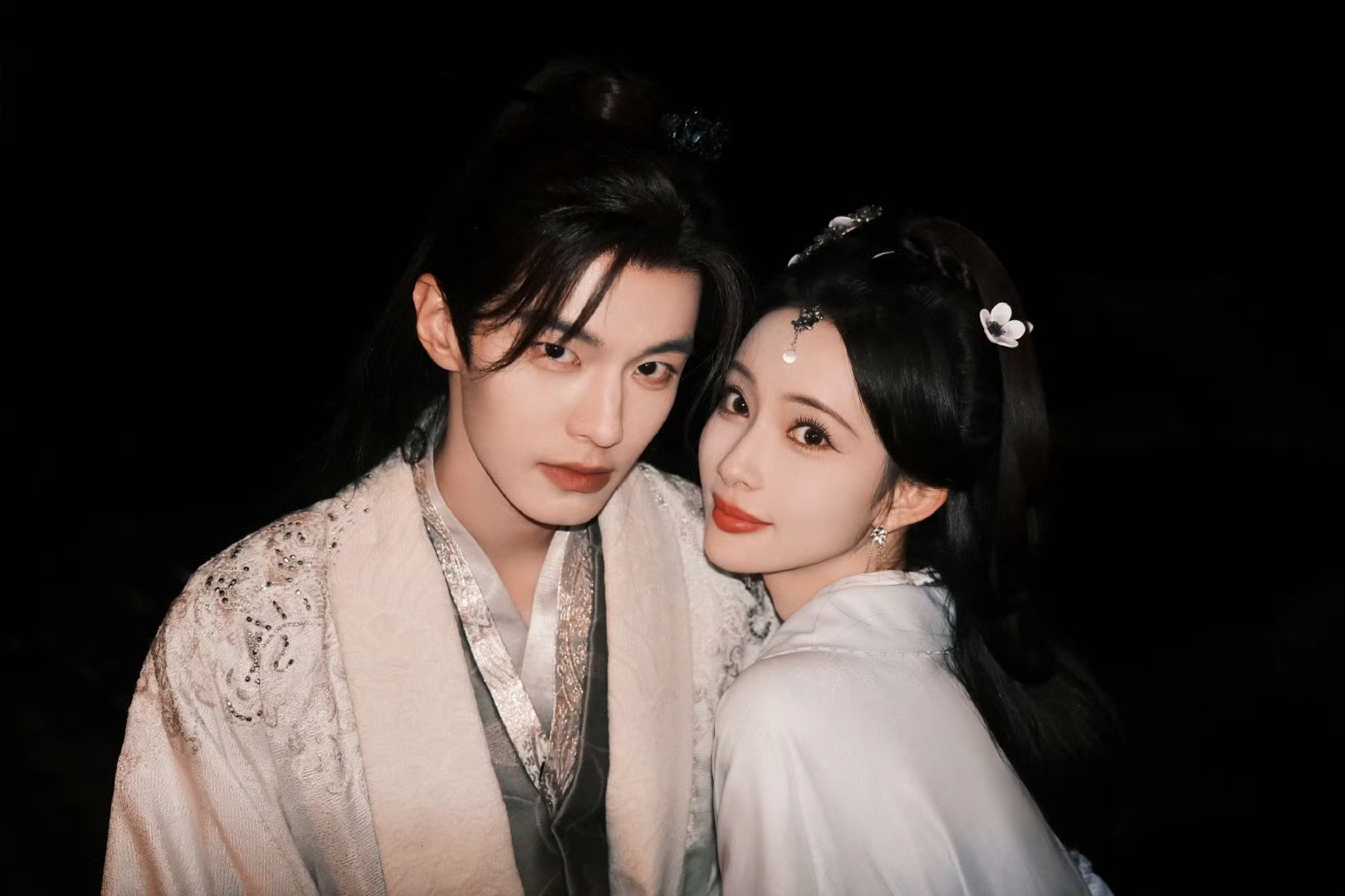 孟子义喊何与贼汉子何与喊孟子义贼婆娘贼婆娘贼汉子，配一脸啊 ​​​