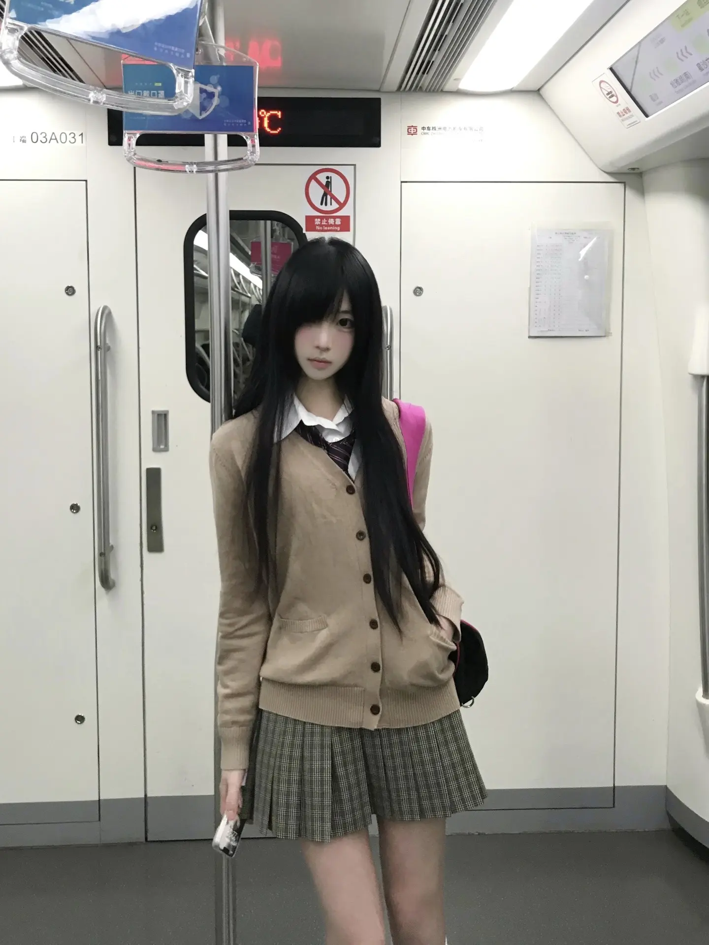 我把痛苦当成玩笑讲 到有人哭着说这不好笑野涩jk格裙