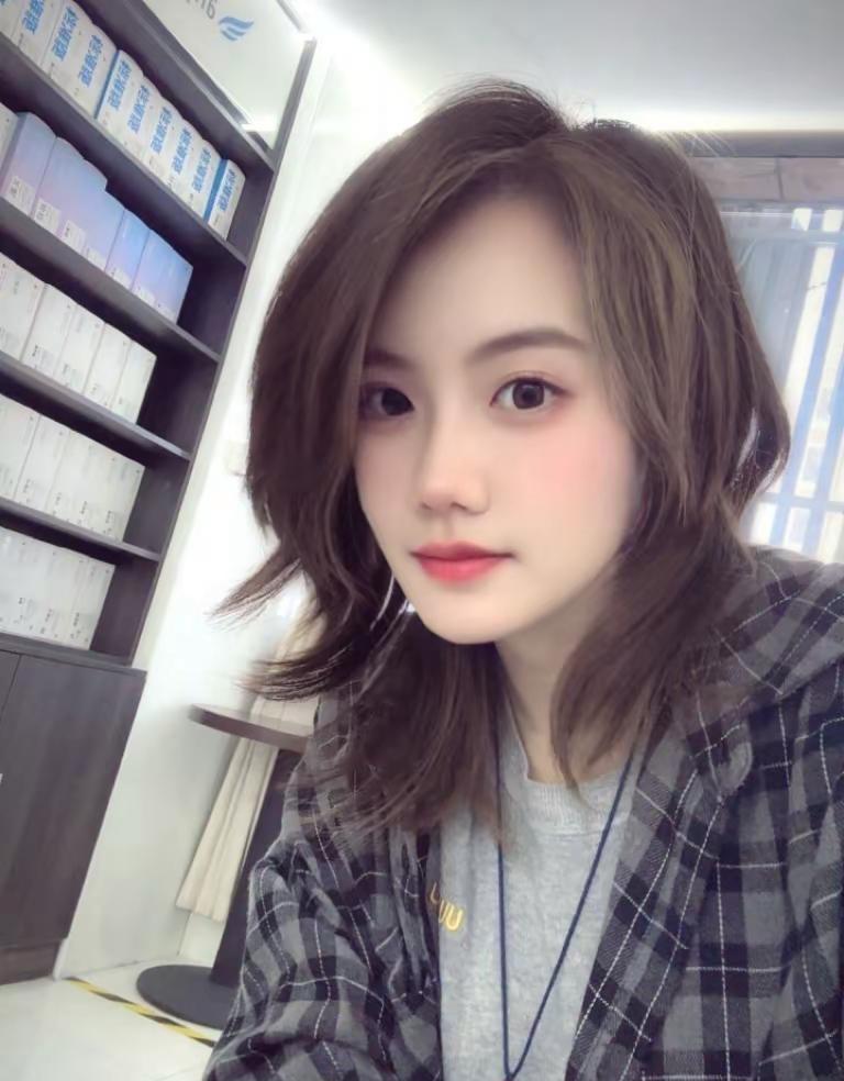 自然的面对每一个阶段，竭尽所能让自己成长。livephoto穿搭 穿搭的尽头是姐