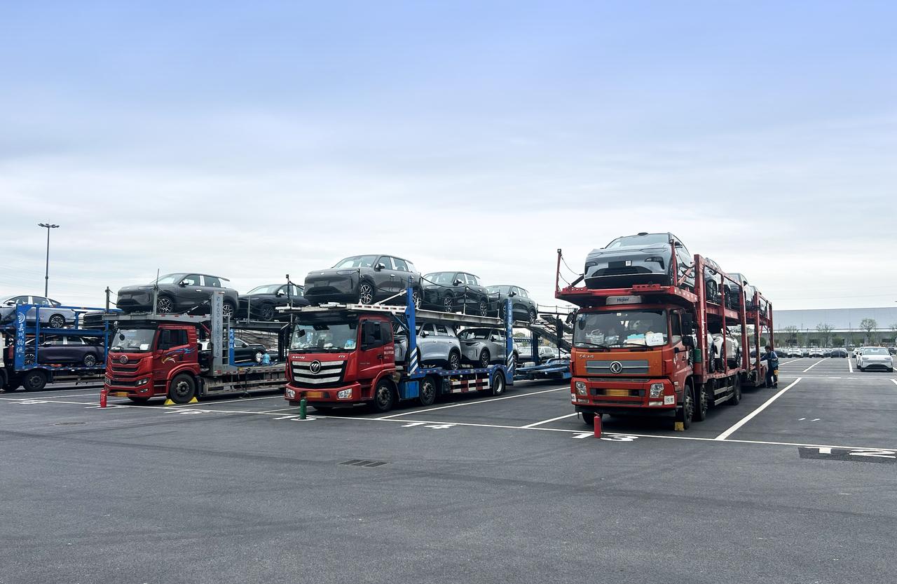 工厂发运车辆排成长龙，零跑A10的市场热度还在涨
 
零跑A10上市后人气火爆，