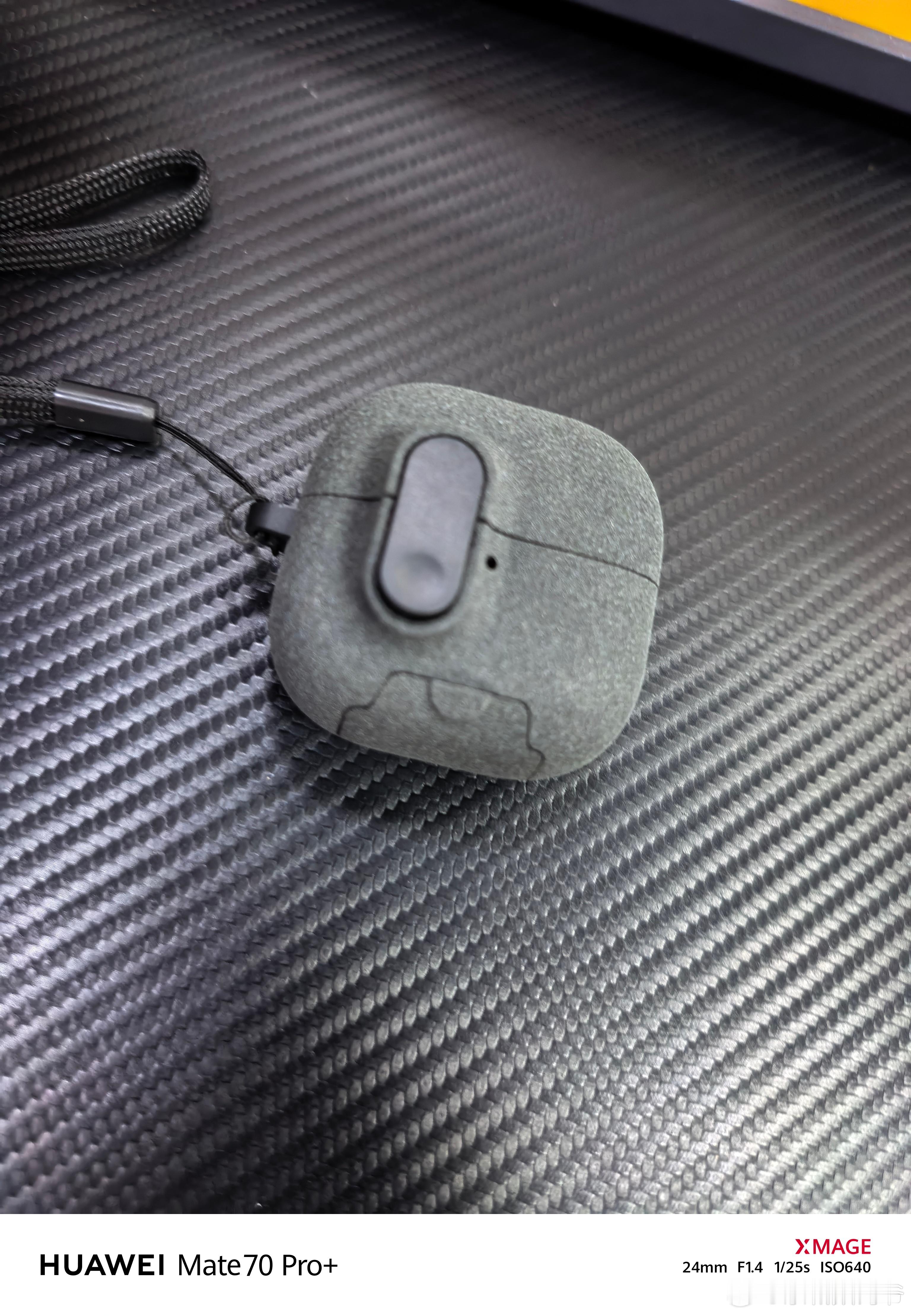 FreeClip 2 这个小耳机盒不错，防摔