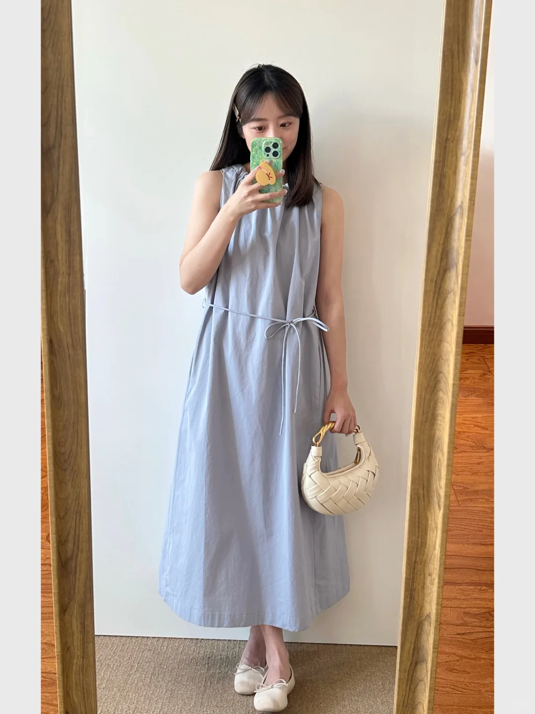 用蓝色裙子降温！