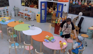 #马丽是懂安慰小孩的# 用自己亲身经历来打动小朋友，马丽与生俱来的亲近气质让我好