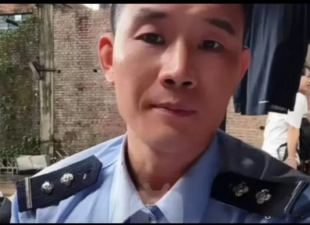 嘎子哥人设翻车？1分钟视频报价25万，穿警服直播带货惹怒反诈老陈！紧急道歉现场尴