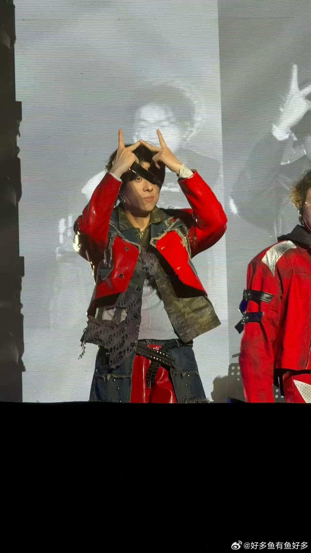 杨和苏上海演唱会 黄浦江畔的说唱狂欢！从《征兆》的神圣吟唱到《启示录》的硬核爆发