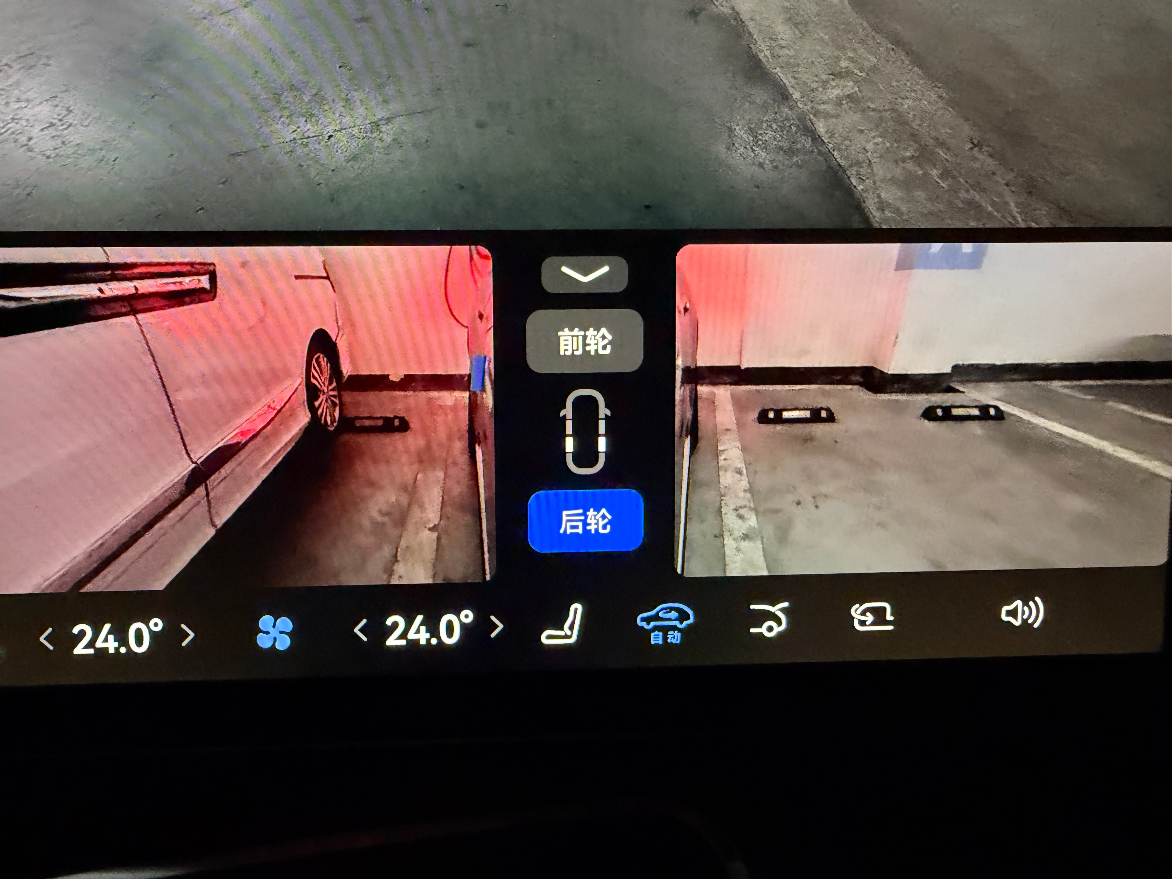 家里车位贼窄，本来想考验一下它的泊车能力，结果今天邻居停的太有素质。明天再试试 