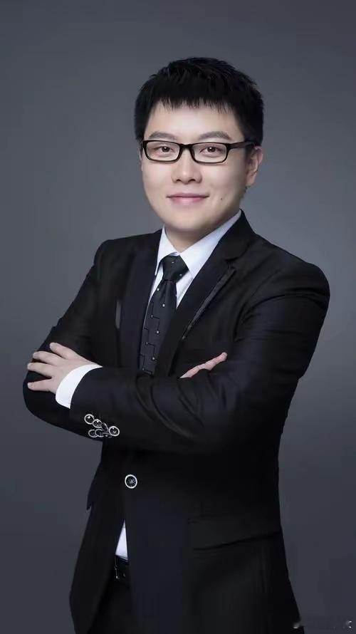 #王一栩我要打死你#王一栩在很多人眼中是一个极具影响力的人物，可能是在某个领域有
