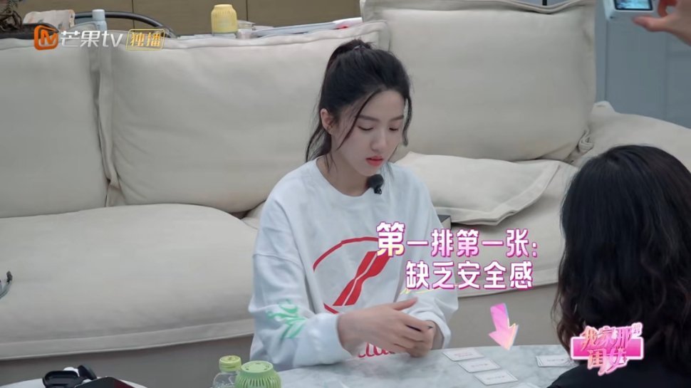 苏晓彤和妈妈时隔多年的和解童年上台失败的回忆让苏晓彤泪目，妈妈红着眼说那是女儿的