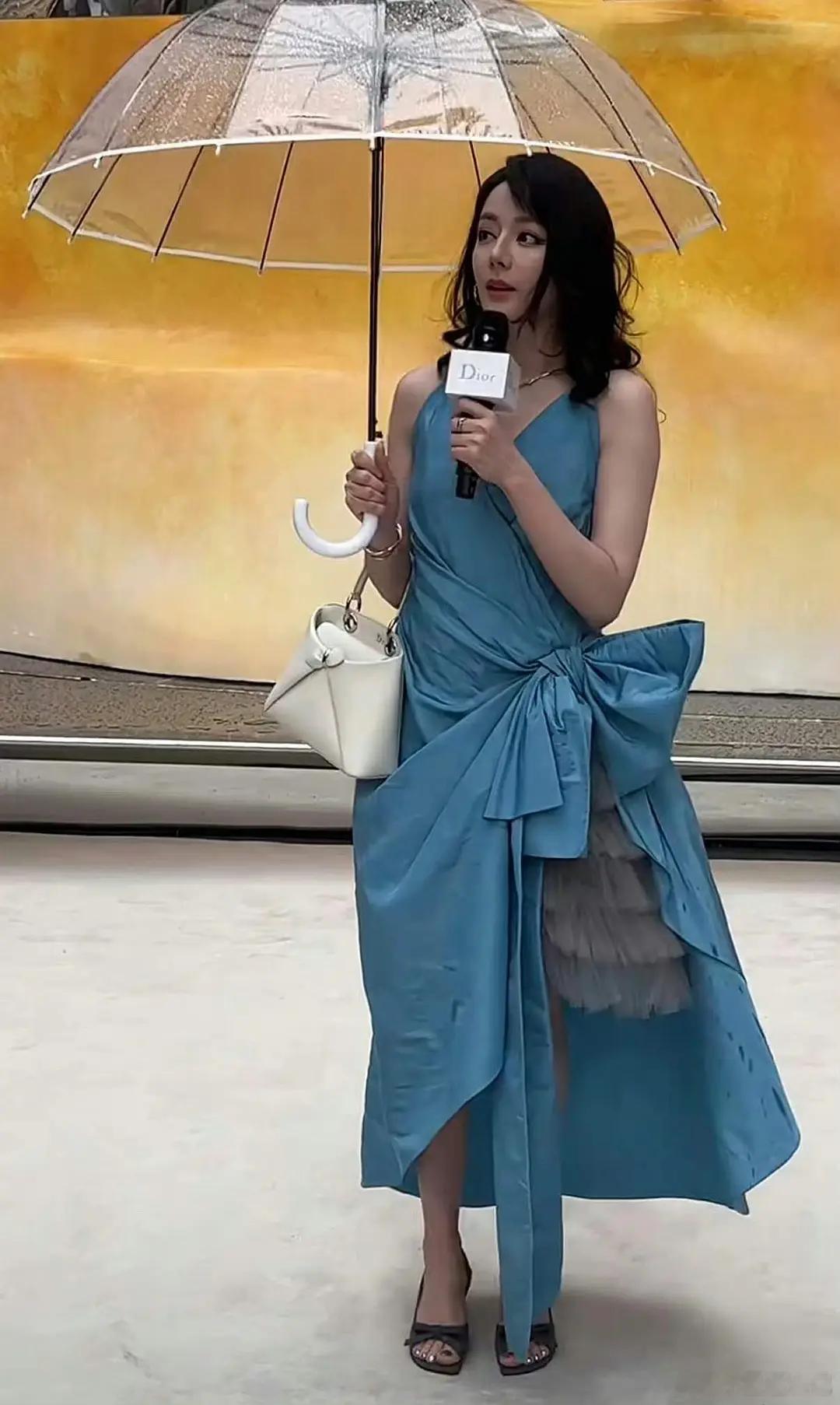 你们觉得迪丽热巴家最成功的营销是美貌还是身材啊？ 