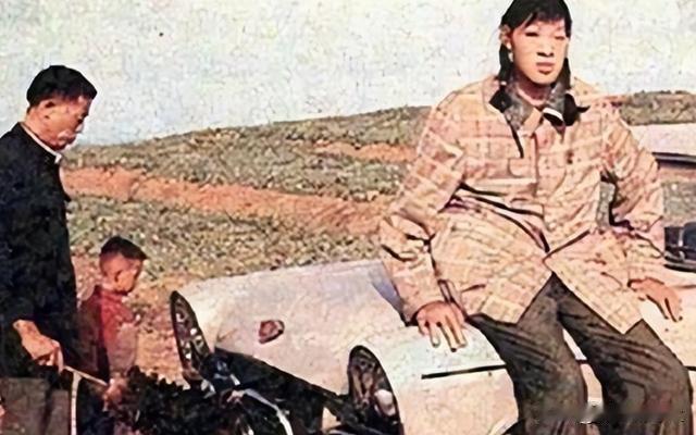[太阳]2005年，湘雅医学院的标本室里，藏着一个曰型人骨，她就是中国“女巨人”