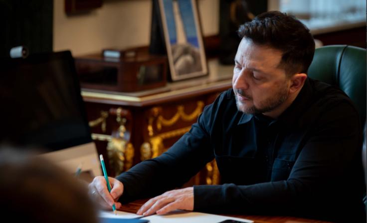 泽连斯基承认出局了
当地时间22日，泽连斯基在接受采访时公开表示，在伊朗战事结束