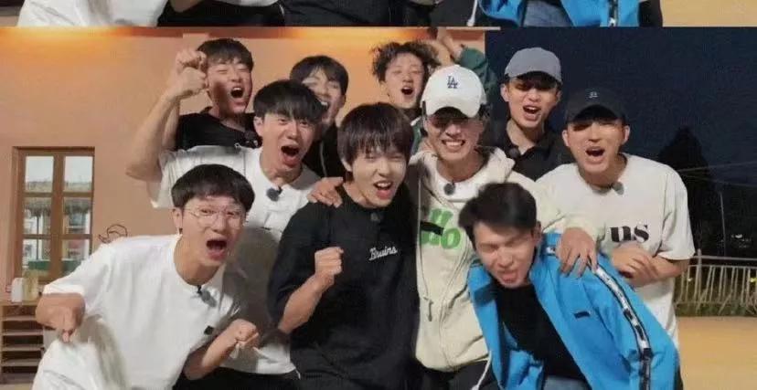 什么是种地吧
种地吧是大哥亲手把小羊从母羊体内掏出来，是大家情绪不稳定时出来稳定