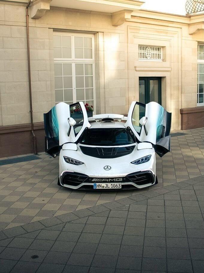 【公路上的F1—梅赛德斯-AMG One】在世界汽车工业史上，无数超跑宣称自己“
