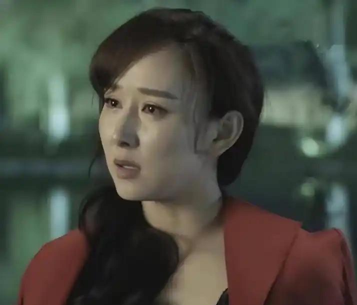 祁同伟咽气前最后一句话，不是忏悔，是颗核弹。
他指着侯亮平的脸，血沫堵着喉咙吼：