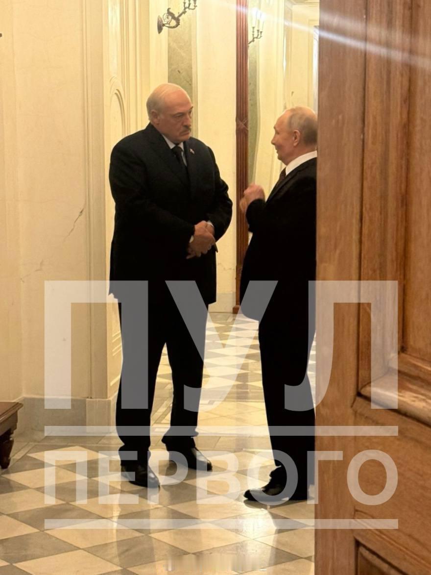 瓦洛佳小朋友  如果你「找不到」总统们了……😉📣 此刻他们正在克里姆林宫 ?