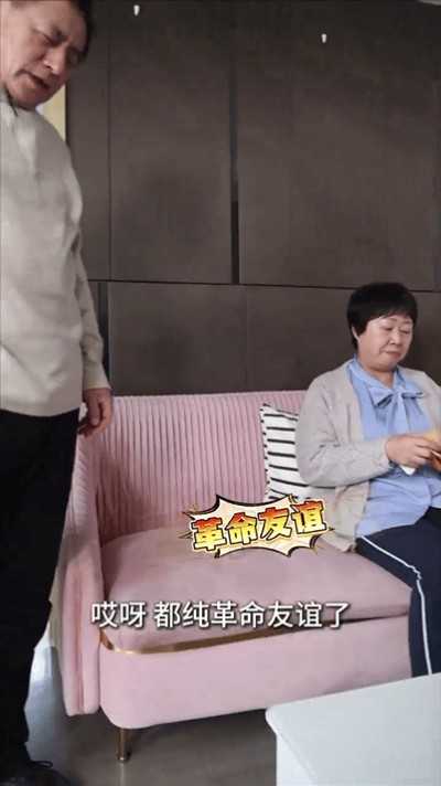   谁懂啊！妈妈现在点外卖的热情远超我！老爸一不在家就偷摸发消息问我能不能点外卖