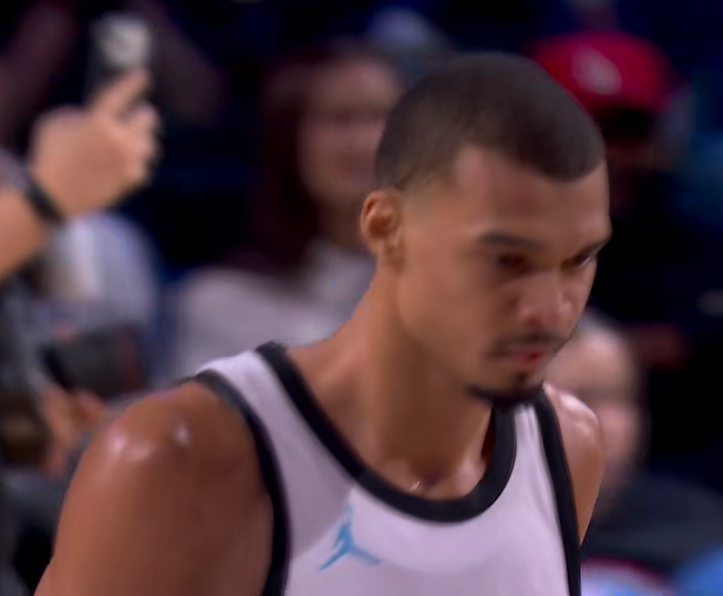 最终，最努力的文班亚马最早被淘汰了，感谢他的投入，今年场场精彩。决赛：老头子队v