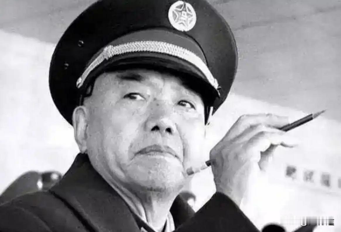 萧克是八路军师长中唯一一个没有授元帅衔的，甚至连大将也不是，多少有些高开低走。