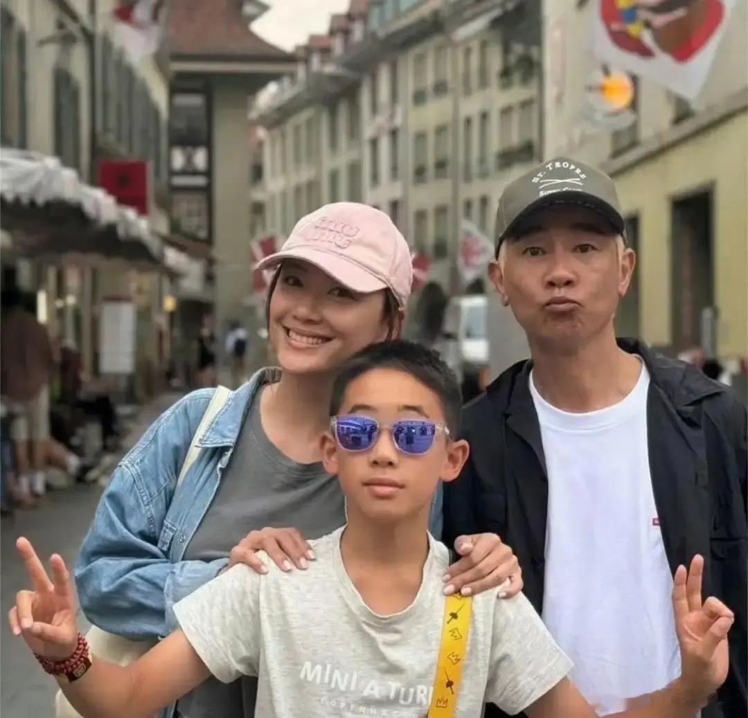 应采儿说没有。全网点了30万个赞。 节目里李艾问了一句所有女明星都被问过的问题。