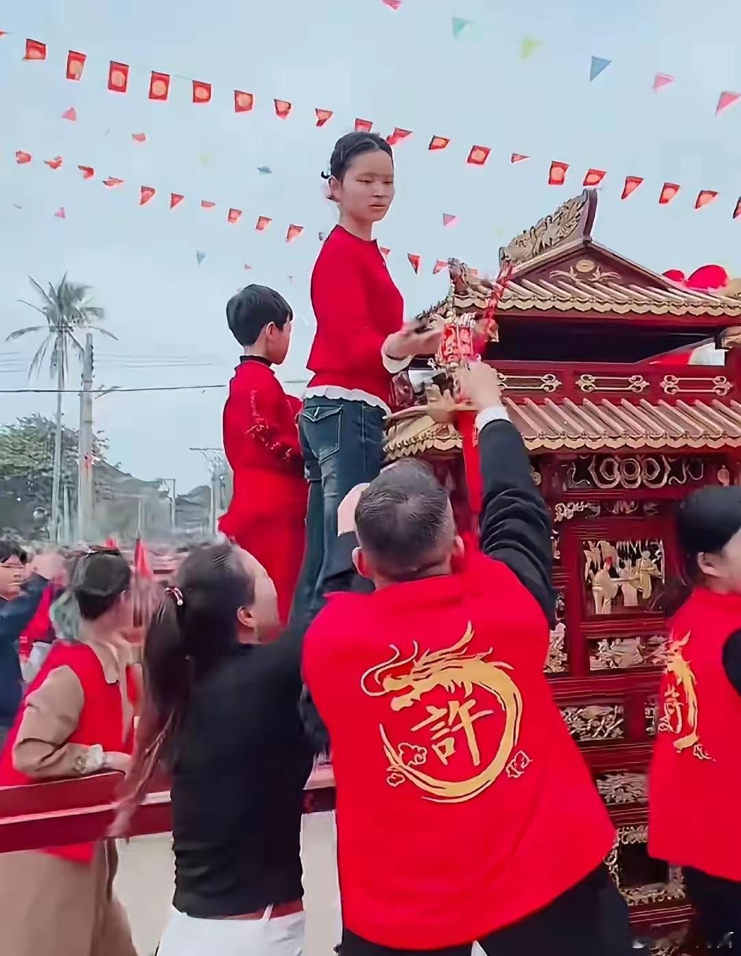 妈祖巡游 反转最终出来辟谣的是官方通报，各大新闻媒体也已将事件详细经过报道出来。