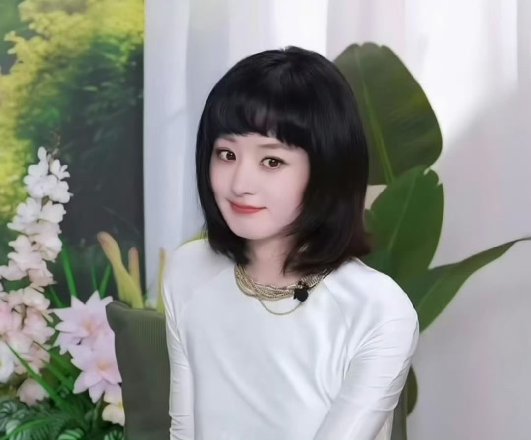 赵丽颖短发齐刘海造型 短发齐刘海，小圆脸的赵丽颖yyds，这段时间颖宝把自己滋养