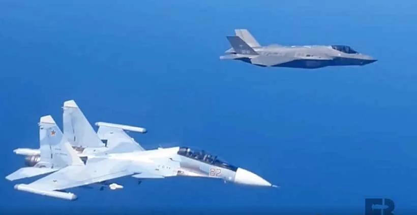 苏-30是如何拦截F-35的:“他几乎是凭空冒出来的”——
外媒称，俄罗斯苏-3