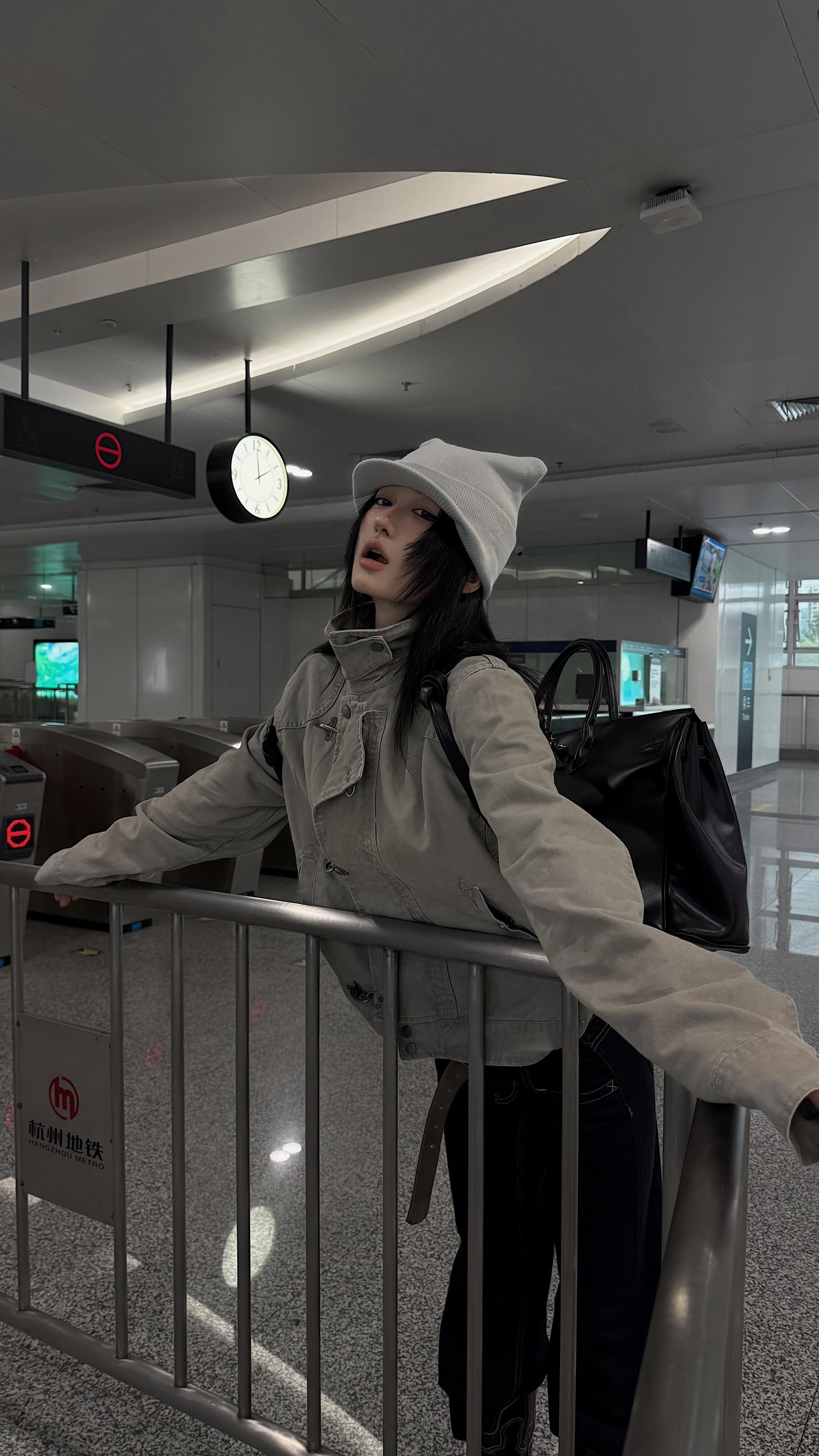 我的社交方式：等缘分自己撞上来。