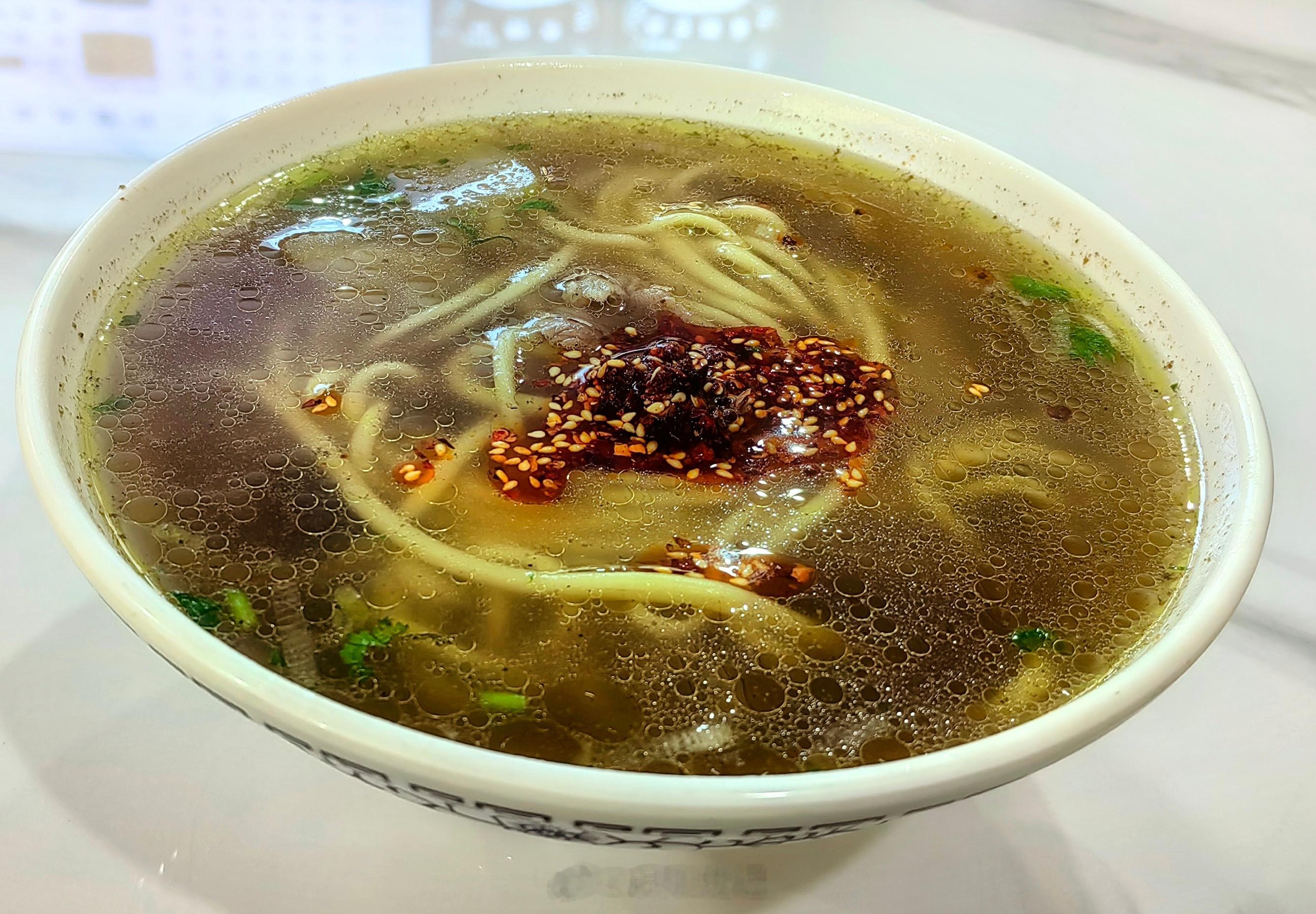 下午吃牛肉面 汤有点暗。估计是卖了半天，汤越发浓起来。牛肉面不可辜负的美食[超话