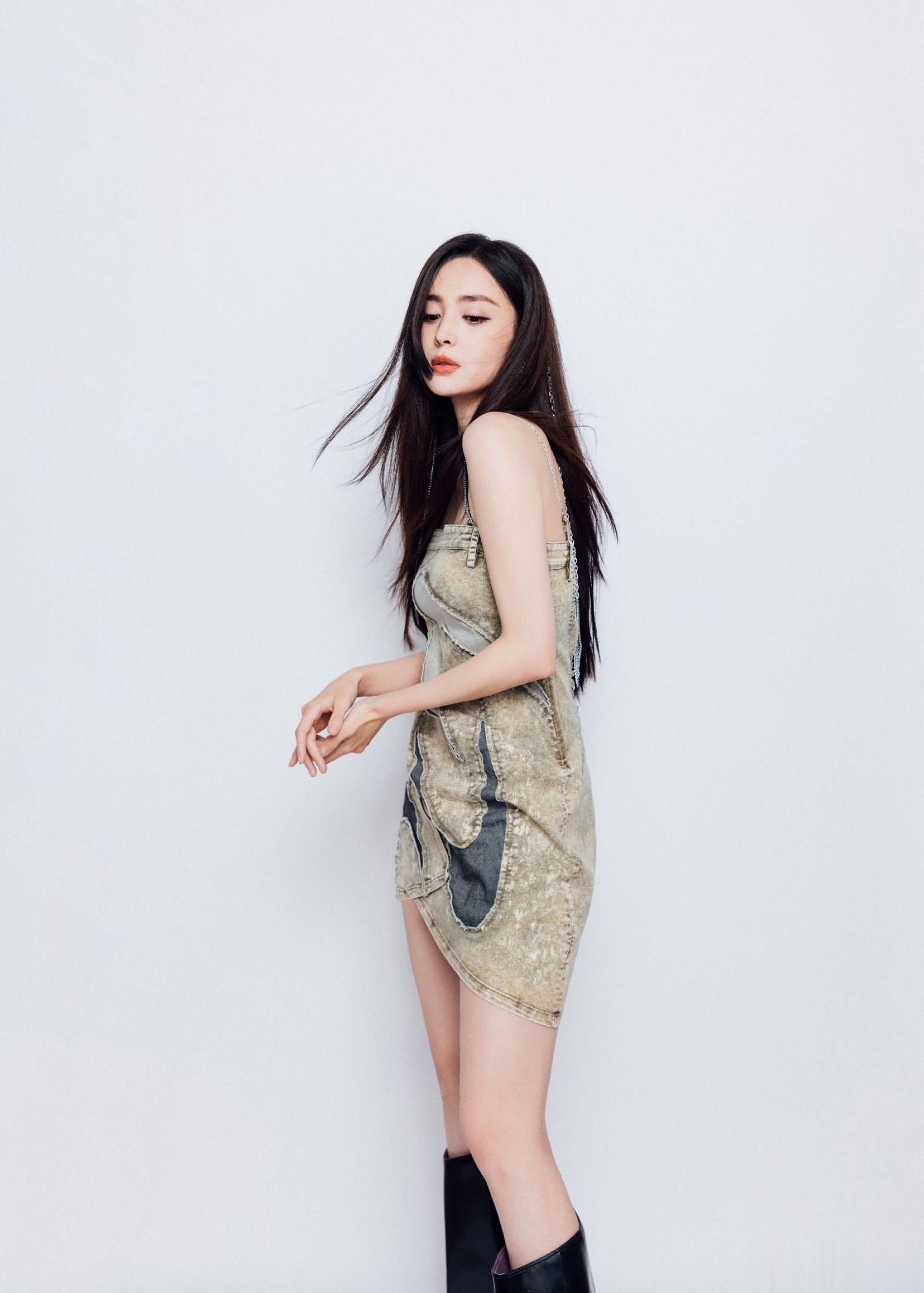 #娜扎橄榄绿拼接裙#你就洋气了,还跑火星去了，留我在地球放牛，不过还好，地球上可