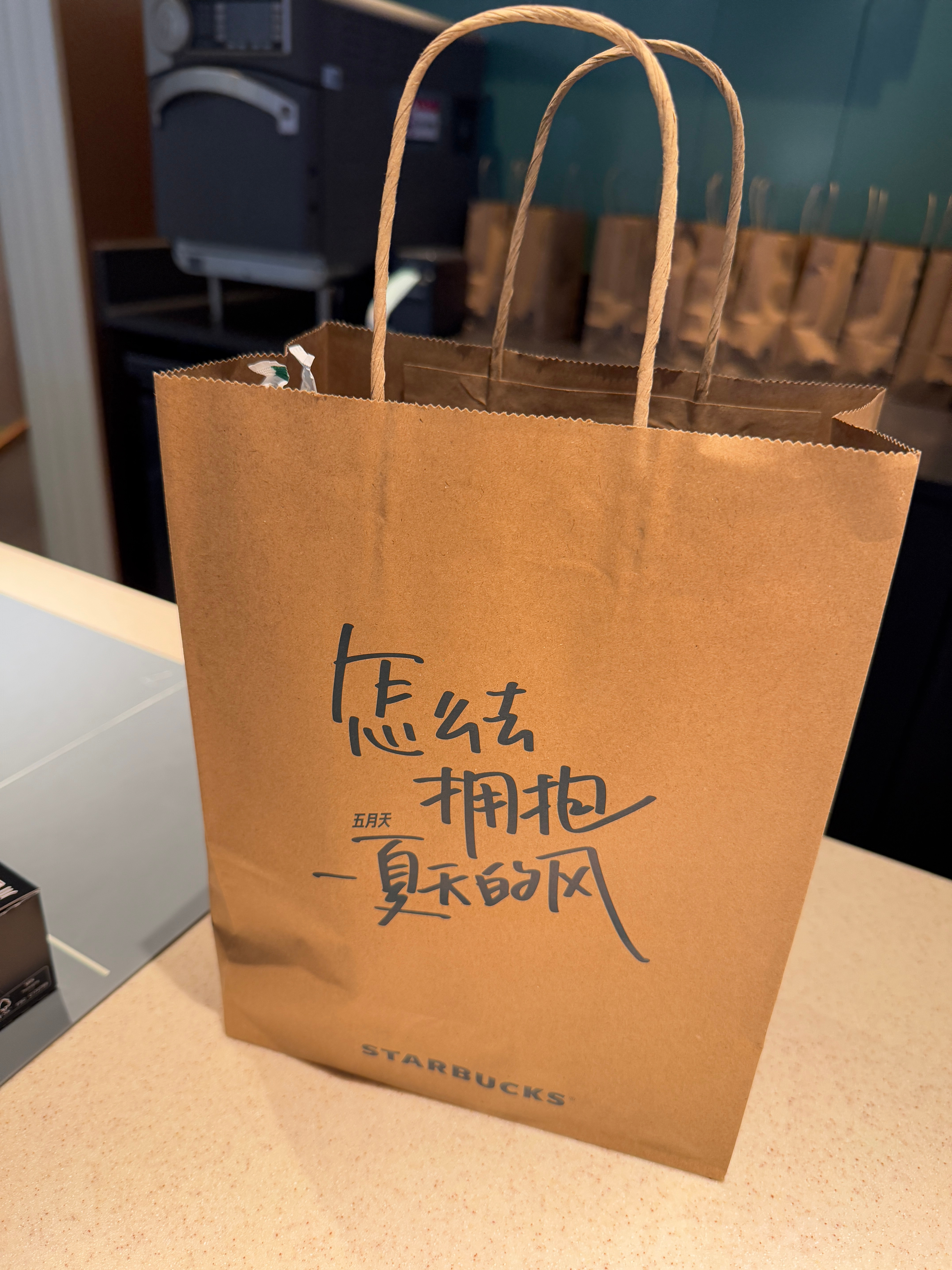 我怎么才知道星巴克和五月天联名了[苦涩]可惜联名杯子没了anyway五月快乐！！