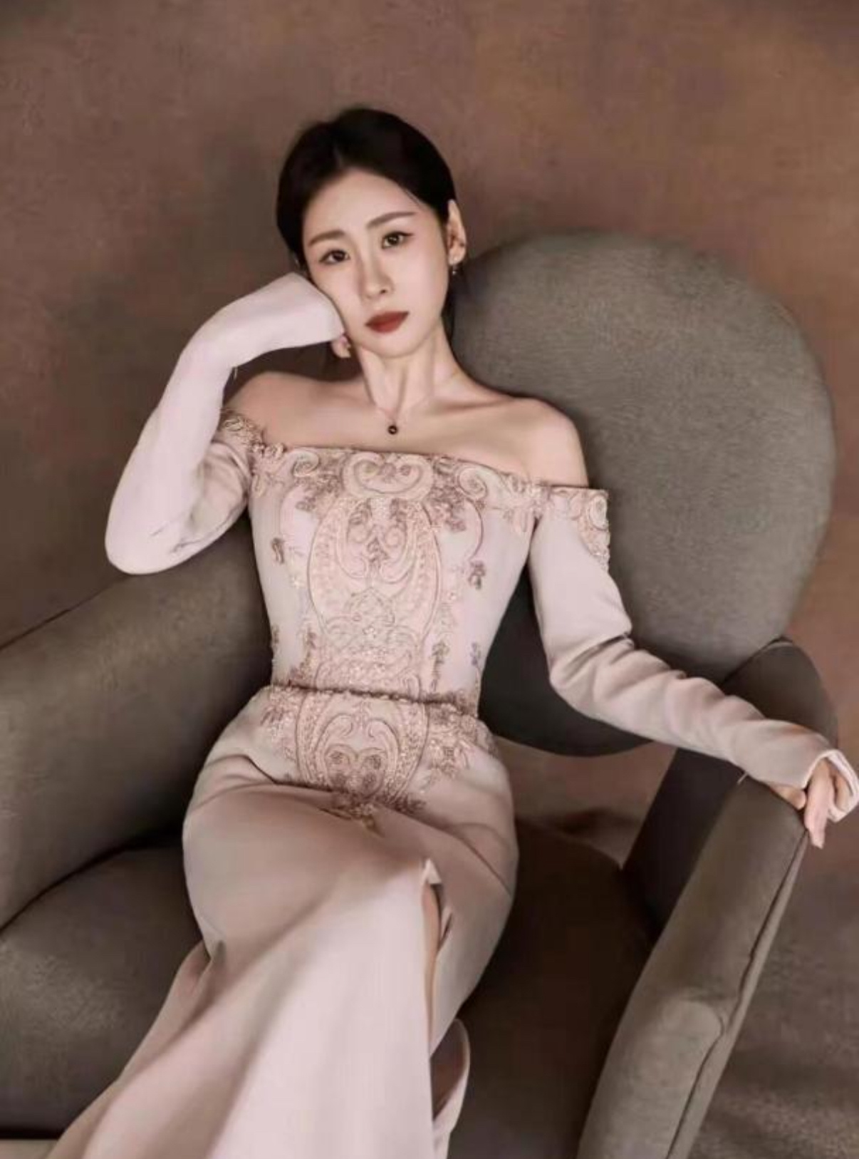 张碧晨这腰臀 这哪像生过娃的 