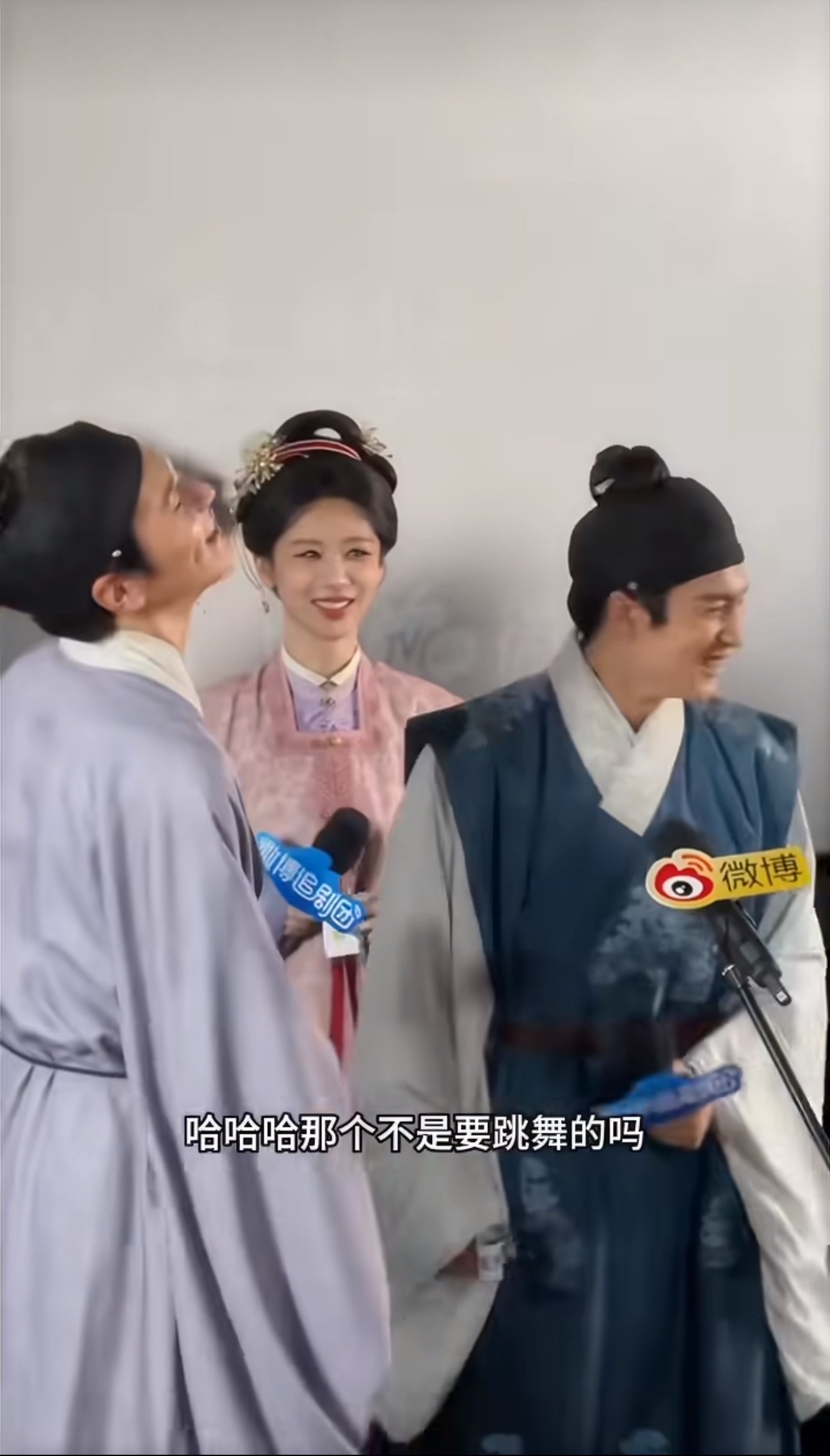 杨紫跳起来打王梓豪 从戏里被配角骗婚、惨兮兮的李祯，到戏外跳起来追着“仇人”打的