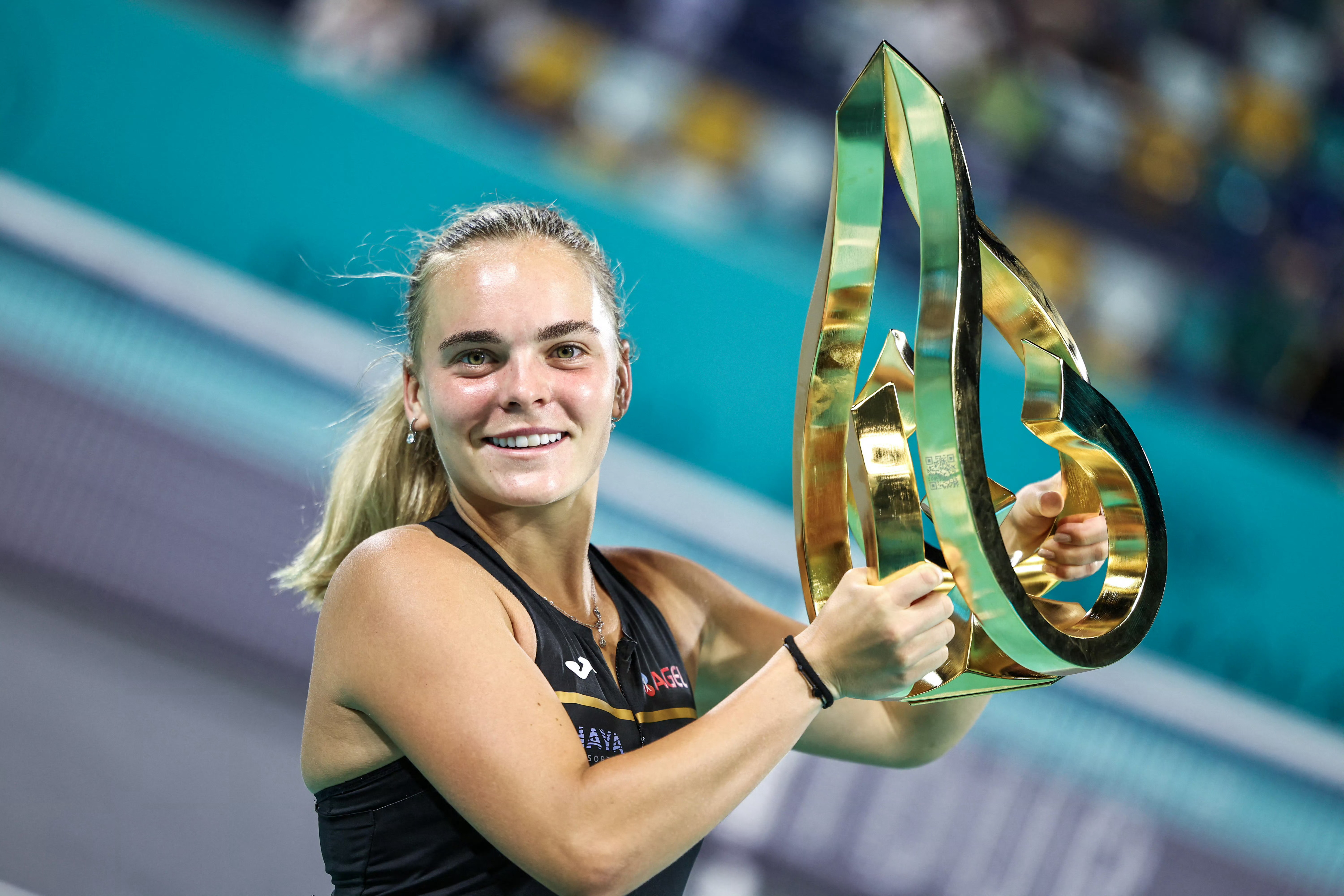 捷克20岁新星贝莱克7-6、6-1打败亚历山德罗娃，在WTA500阿布扎比首夺巡