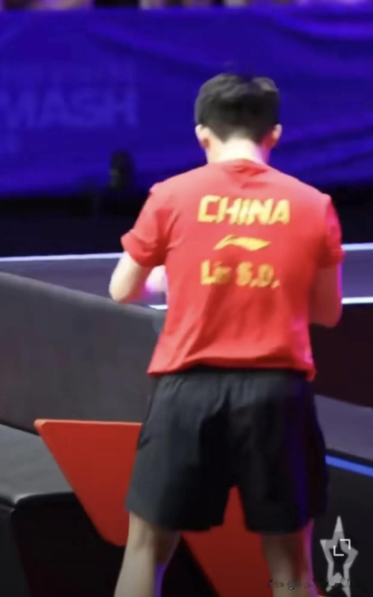 王皓是不是不喜欢林诗栋啊？

wtt男单半决赛，林诗栋3比4输给了张本智和。
