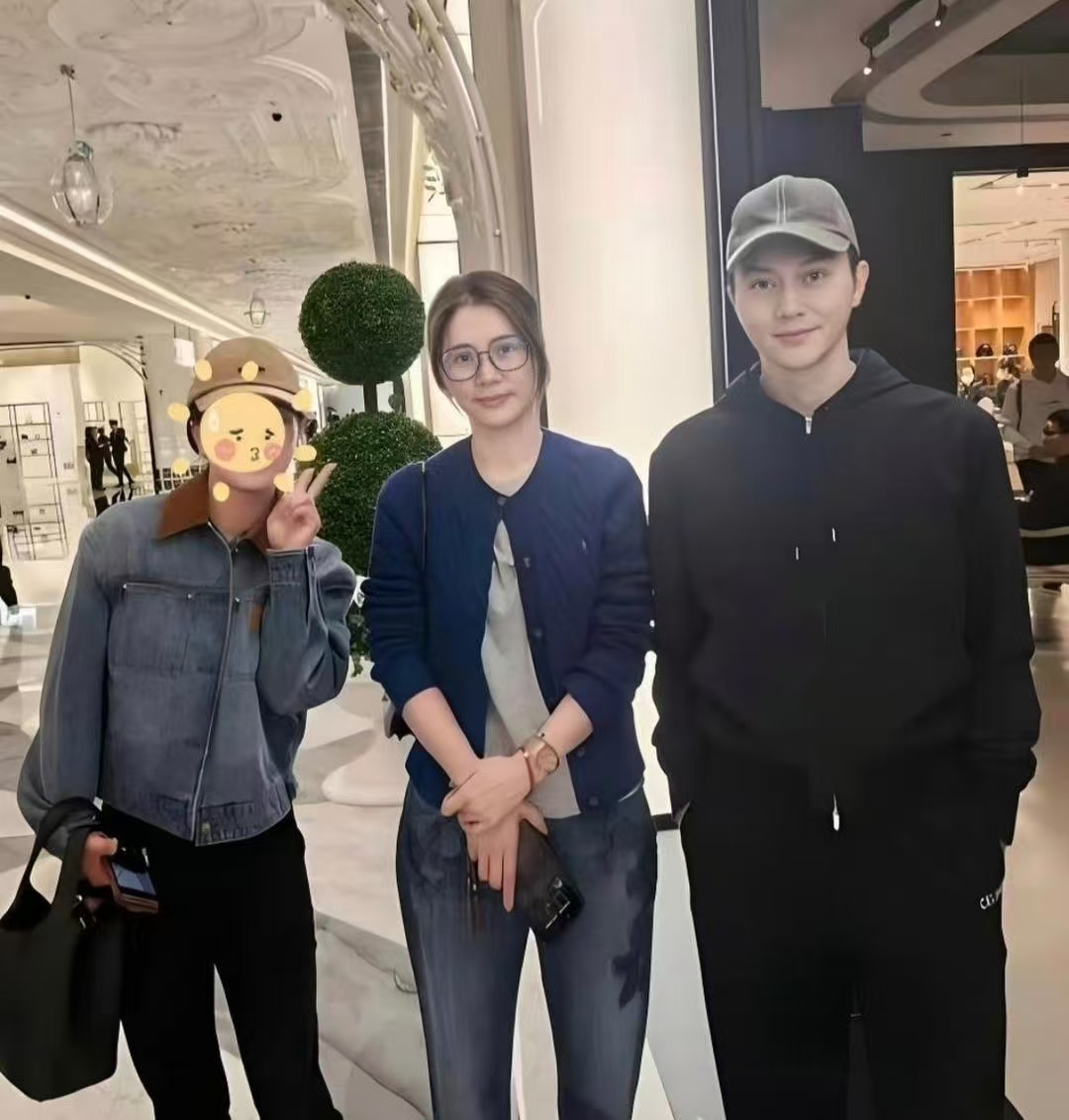 他们绝对是娱乐圈最恩爱的一对夫妻。 