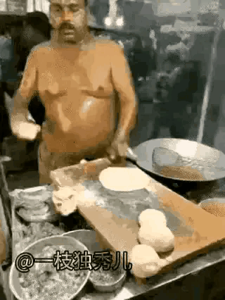穷游印度！

印度博主感叹中国还那么贫穷，沿街路边滩上，腋下饼、恒河水煮烤饼、辣