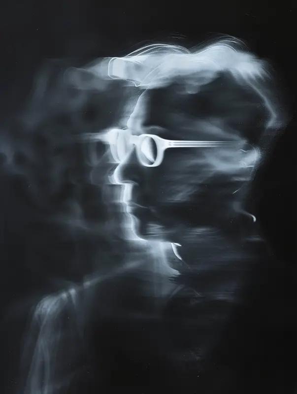 现在“AI盗脸”乱象真是越来越离谱了！4月22日，有超10万粉丝的模特“贺望兰”