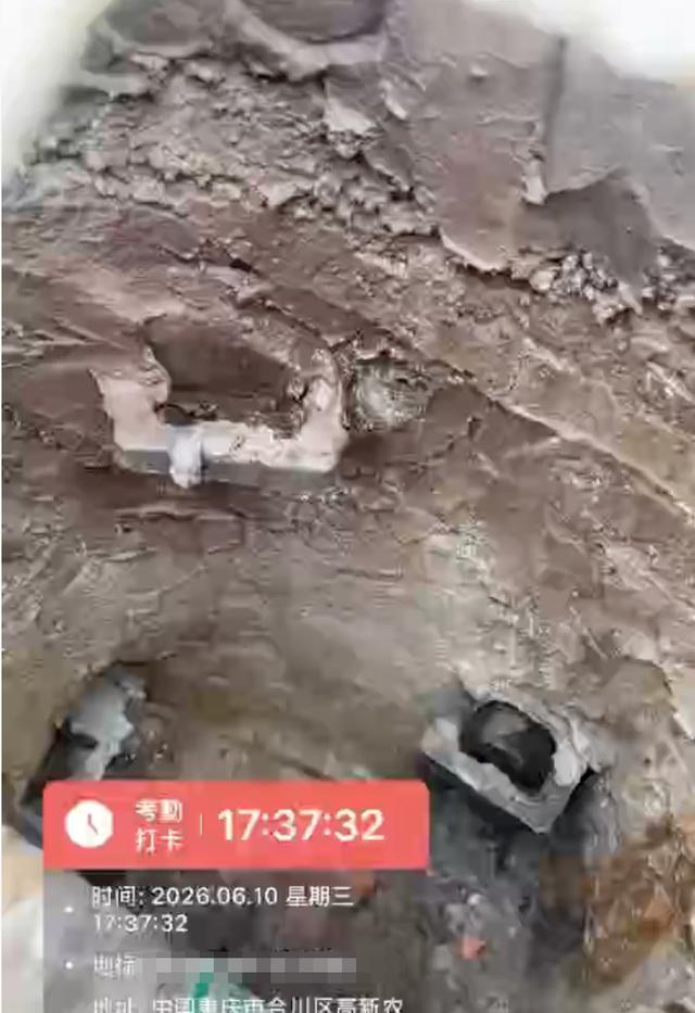 重庆，一大道刚遭遇积水2米严重内涝，6月10日就有市民打开路边排水井盖瞬间傻眼，
