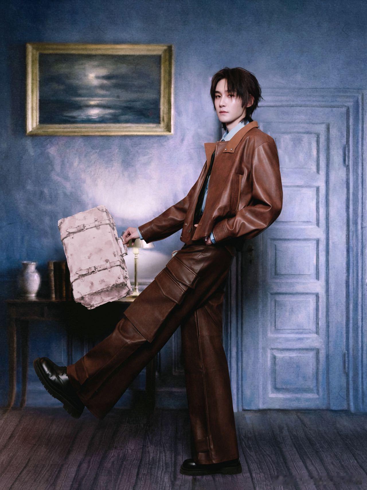 汪铎这衣服好就好在能看到胸肌 汪铎的身材管理我真的服！这身衣服完美凸显胸肌，力量