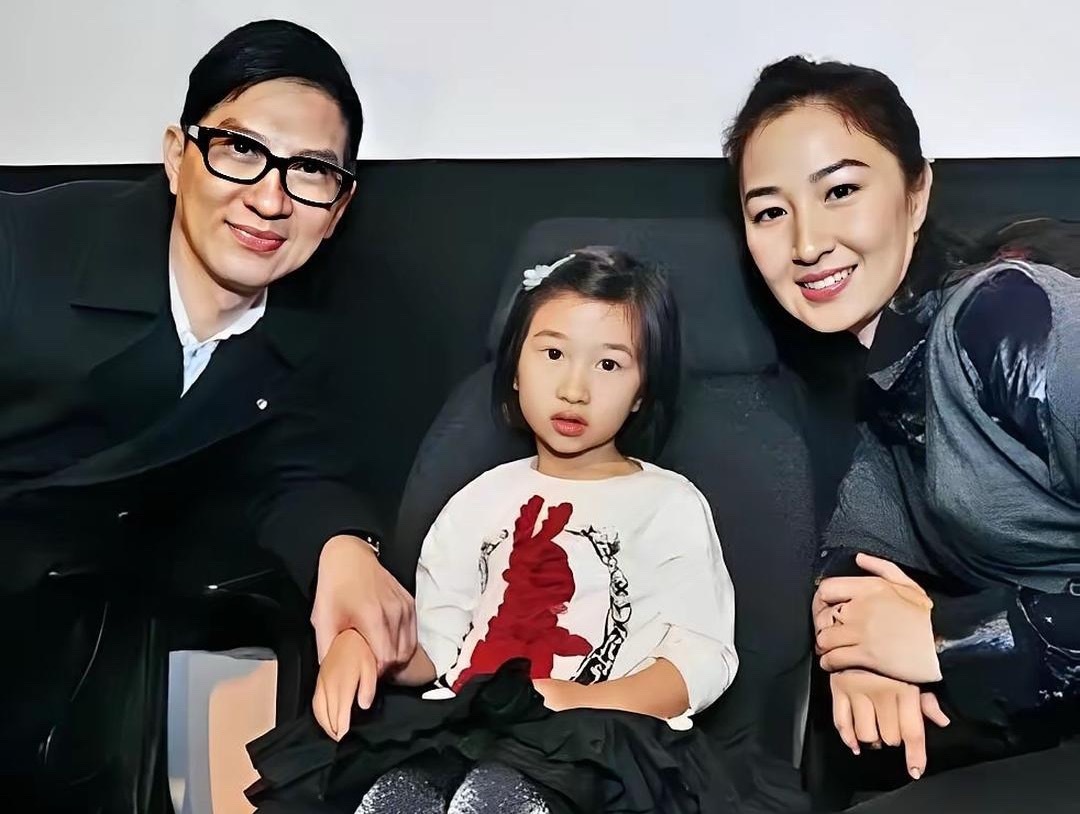 张家辉女儿张童，考上剑桥心理学。本是天大的喜事，大家却在心疼关咏荷。 