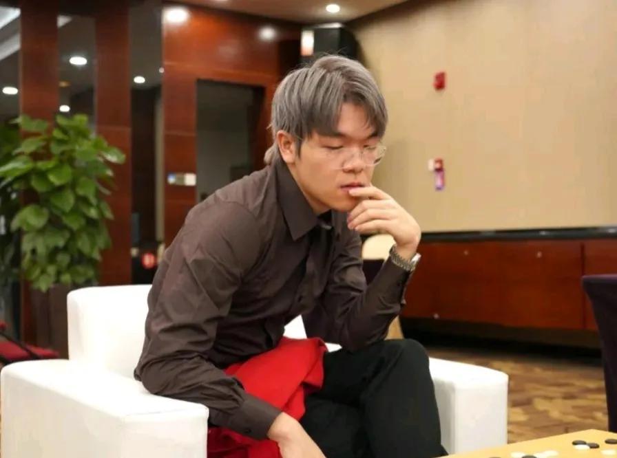 重返第一只差二分
榜首之争愈加激烈


中国围棋最新等级分出台，柯洁只差2分可重