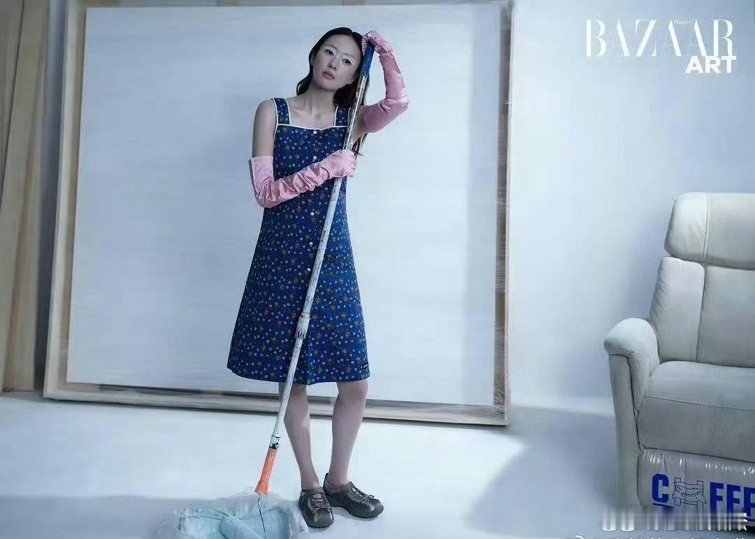miumiu陷害女明星这衣服的设计理念是什么？？围裙吗？？简直一模一样。 