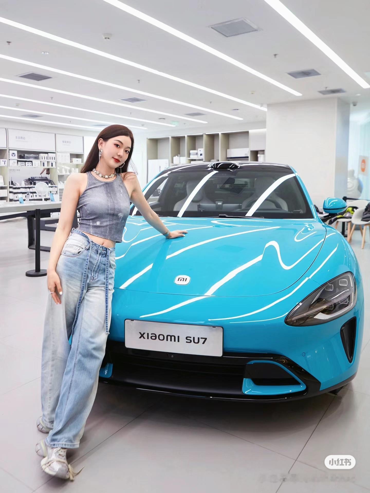 #小米su7[超话]#小姐姐一个比一个颜值身材耐打转。 ​​​