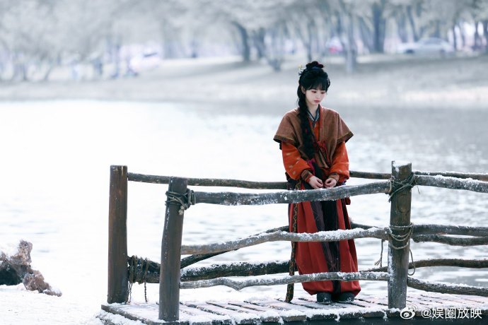 田曦薇内娱掌公主 田曦薇长玉是内娱掌公主来的吧！扇完你的扇你的，都替我们长玉感到