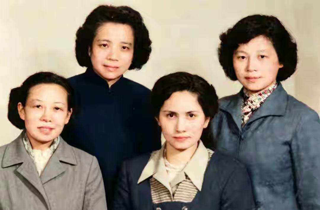 四位巾帼英雄当中，你们能认出，还能认识三位，就证明你是历史高手级别！不信你试试看