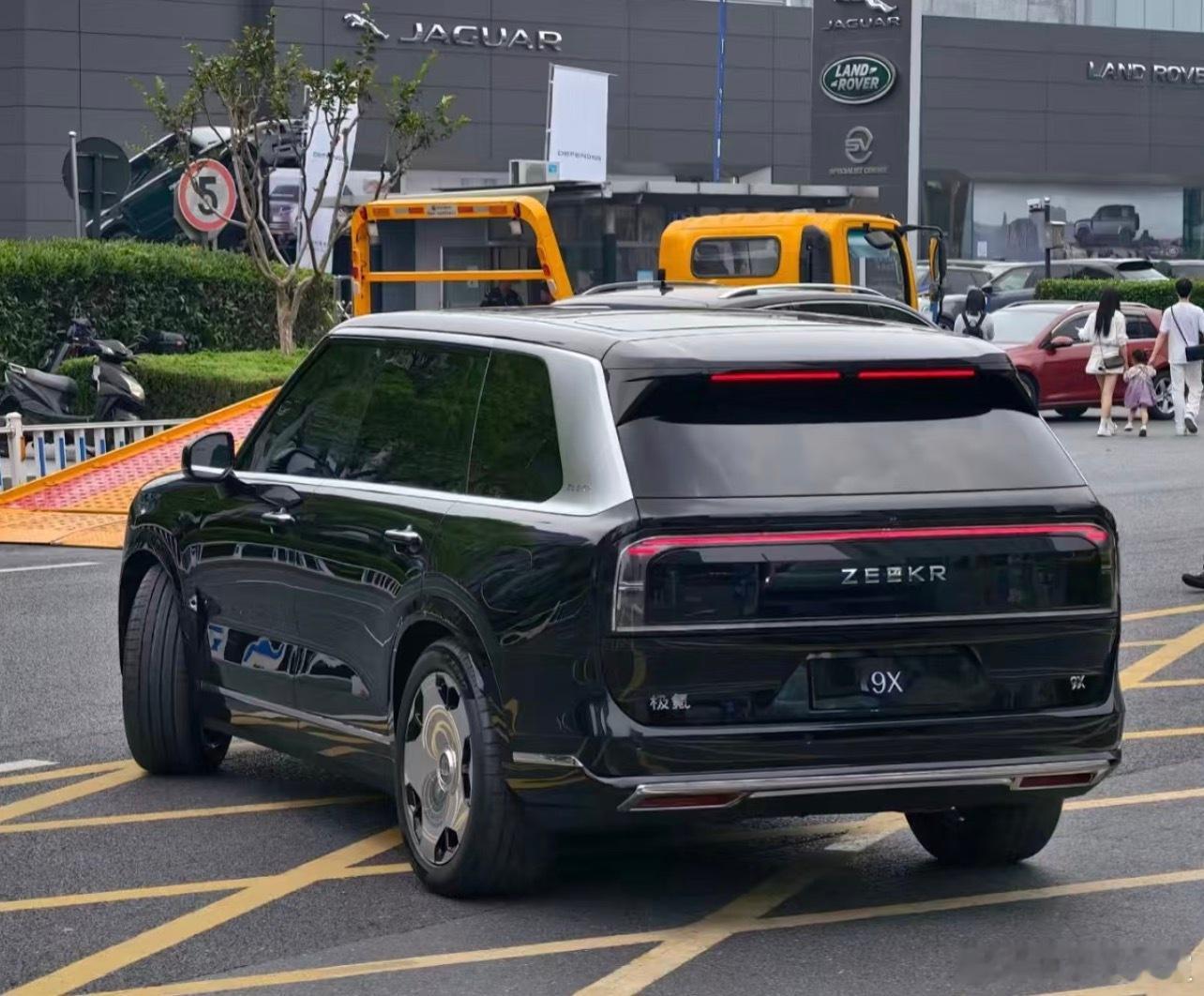 极氪9X实拍，这是要出发车展了吧极氪极氪9X ​​​