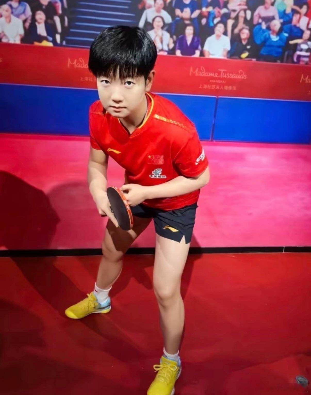 【这就是中国乒乓的排面！孙颖莎乒乓百年再续中英情谊 现役第一人入驻杜莎！[火][