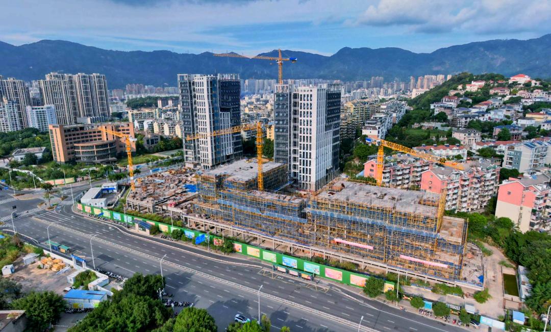 五四北希尔顿酒店项目今年有希望迎来复工续建吗？[吃瓜群众]

2018年，金科方